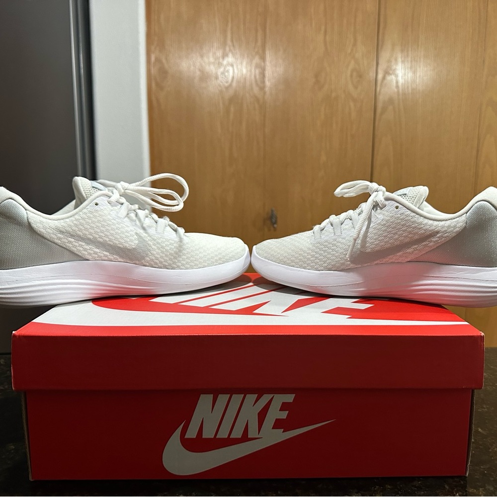 Woman Nike Free Lunarlon Running Trainers~ Excellent Condition! WMN Size 9. US.